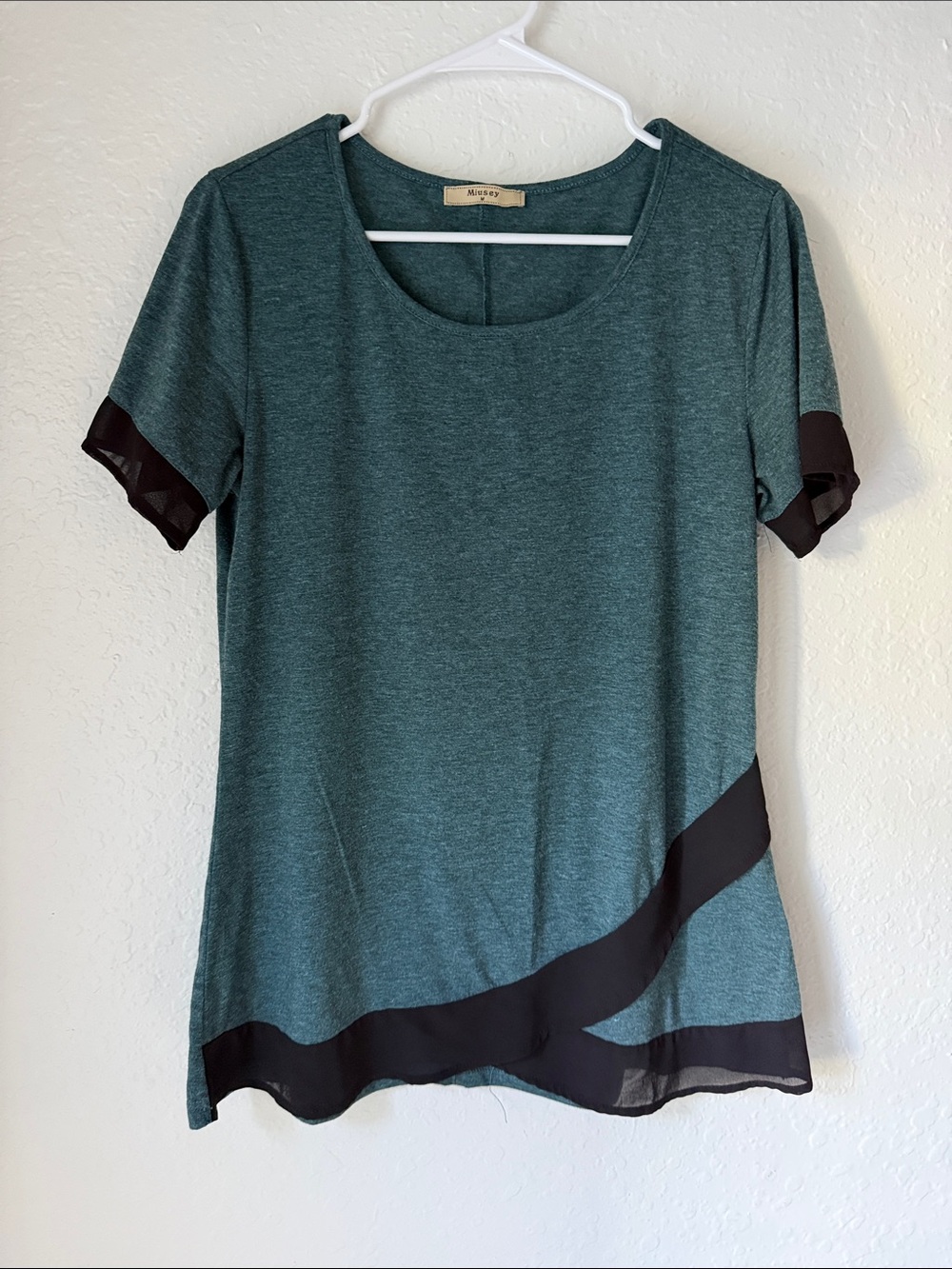 MIUSEY Teal Short-Sleeve Scoop Neck Top with Black Contrast Size Medium